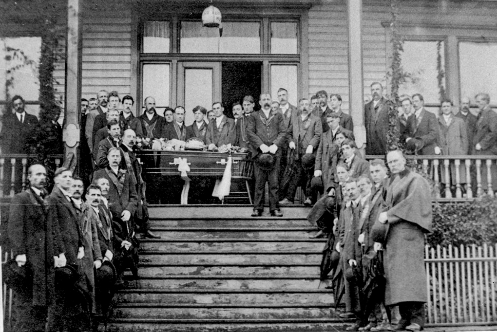 Funeral for a victim of the October 5th 1909 explosion in the Extension Mines.