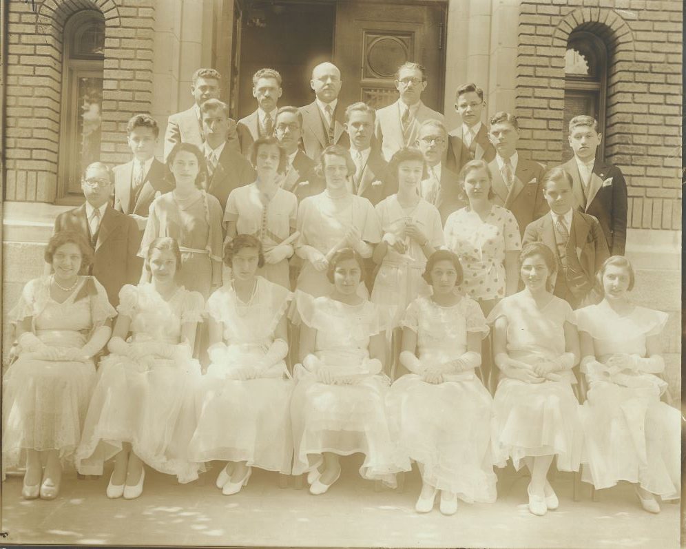 A black-and-white photograph of a Hebrew school graduation class from the 1930s.