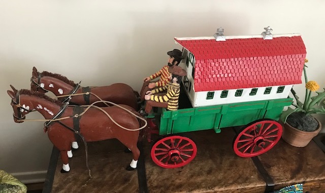Model horse wagon with two human riders