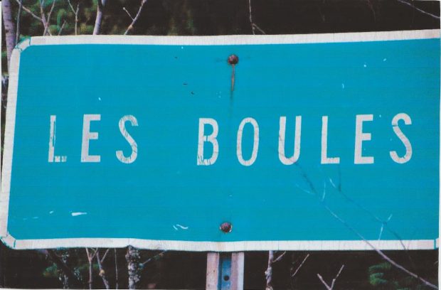 Colour photograph of the road sign presenting the town of Les Boules.